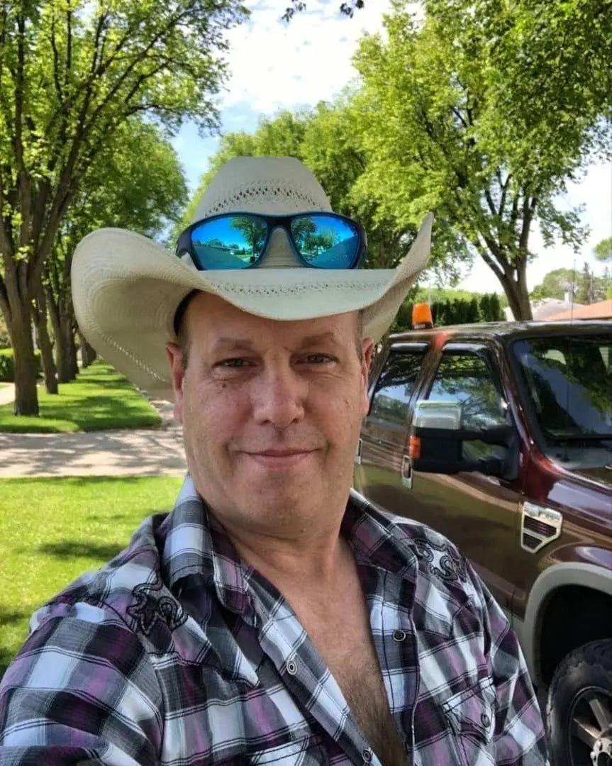 Carlos J  51 Años